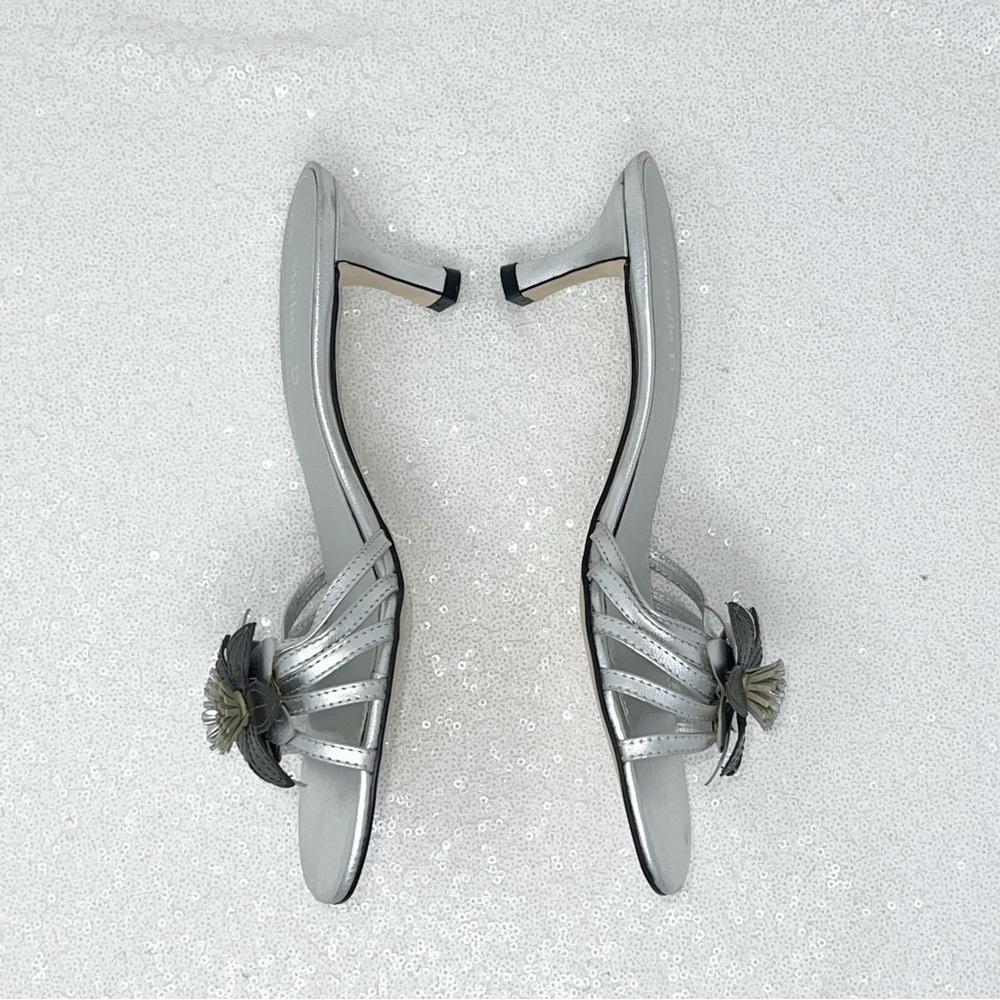 Michelle D sandals/ kitten heels silver leather with floral detail size 7 - Picture 9 of 15